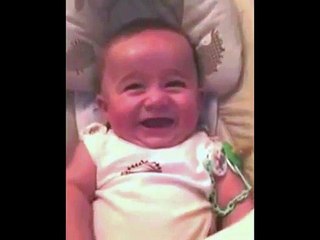 Risada de um bebê assustadora e engraçada