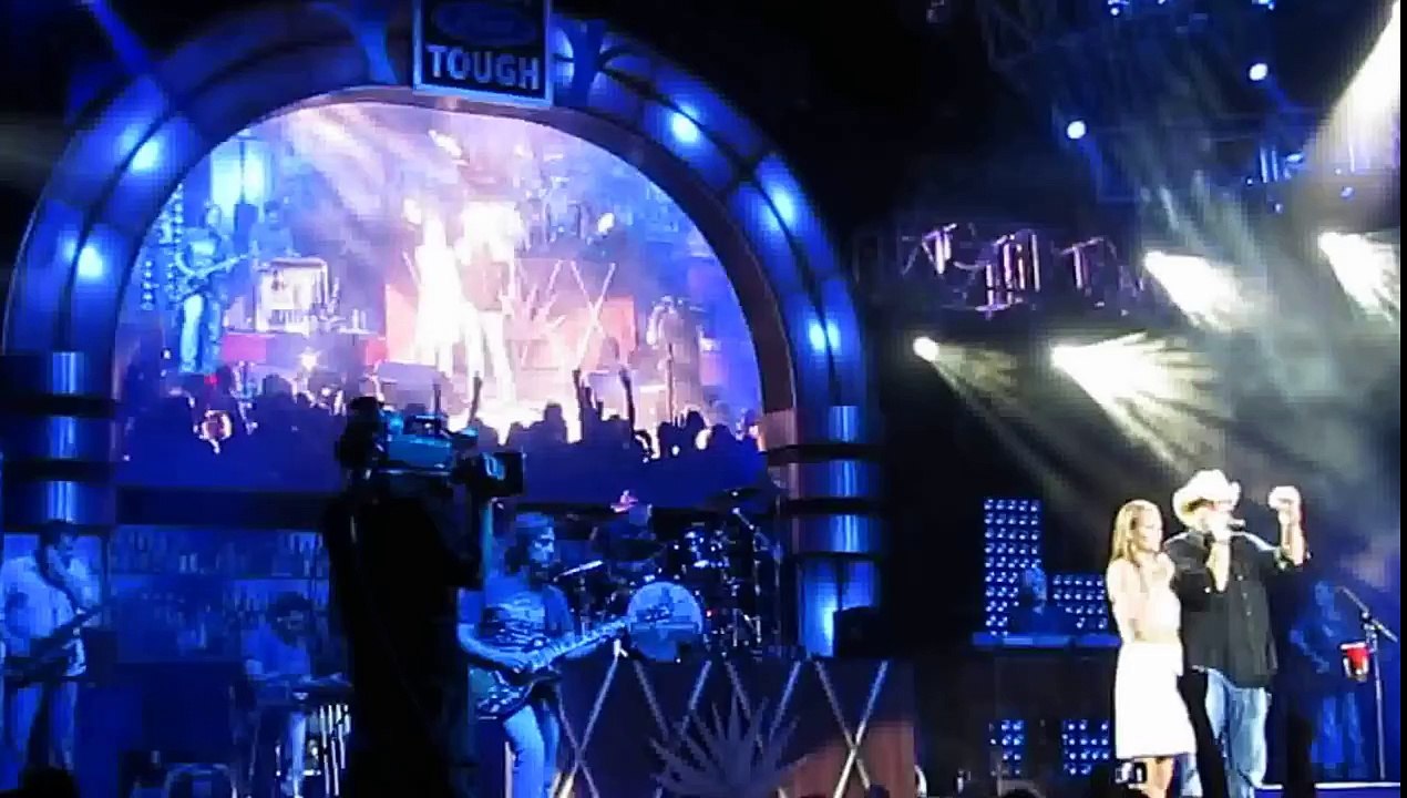 Toby Keith surprises wife with her returning soldier husband