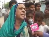 Urdu speaking woman Abuses Altaf Hussain _ telling the reality of MQM ! Thappa Mafia,Target Killers,terrorist MQM