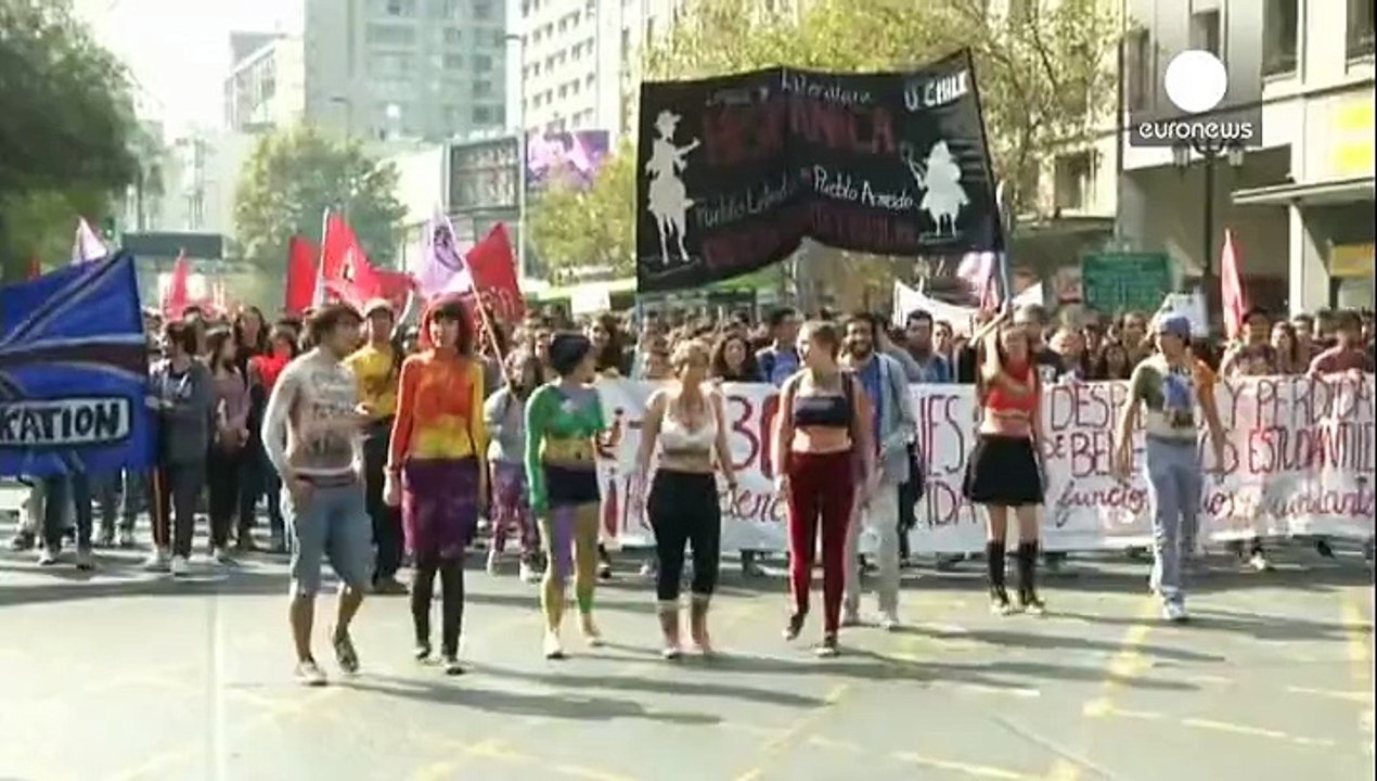 Studenten-Demo in Santiago endet in Straßenschlacht