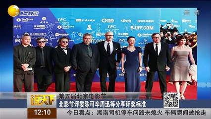 20150417 说天下 运钞车高速路上出意外 11箱钞票被烧