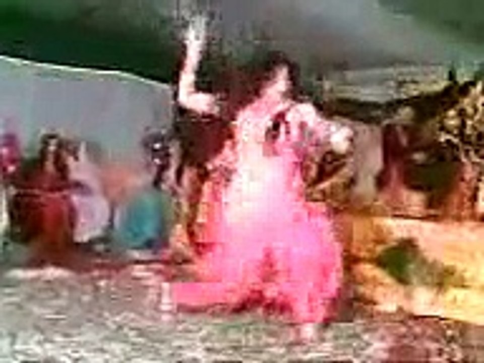 Beautiful Girls Mehndi Dance on Jhalak Dikhla Ja Song in Islamabad
