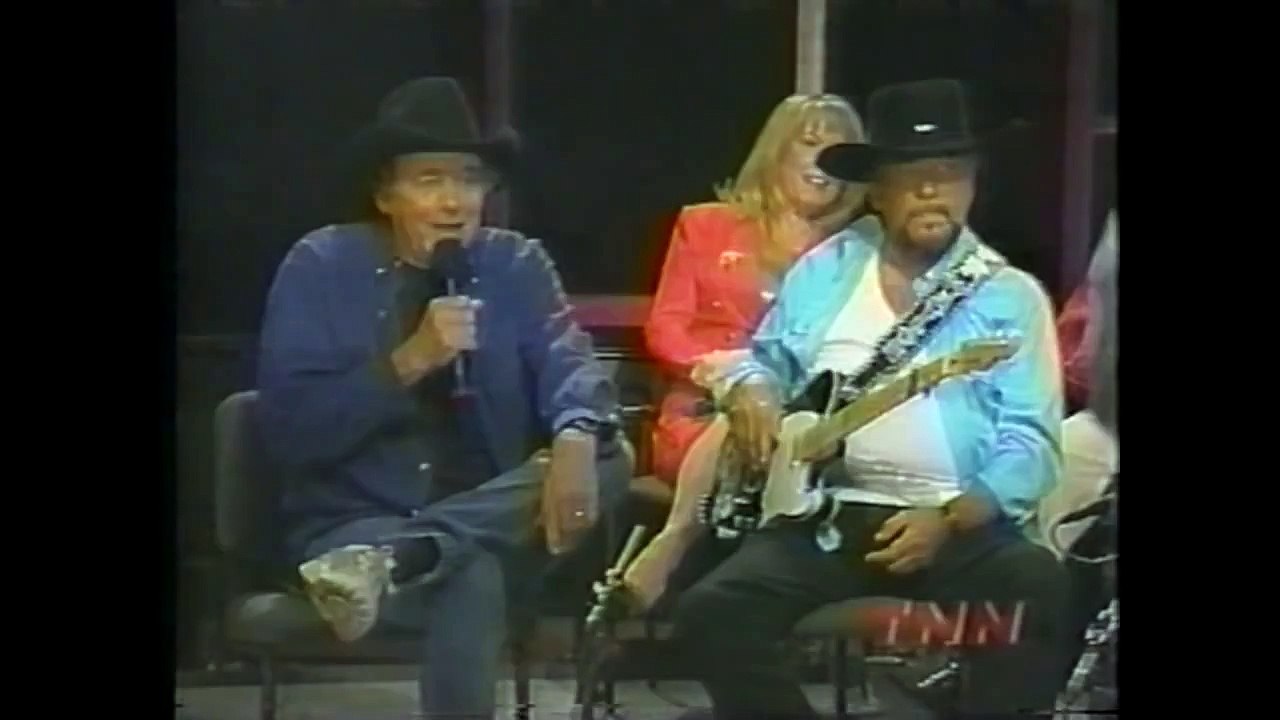 Glen Campbell - Gentle on My Mind (terrific guitar break)