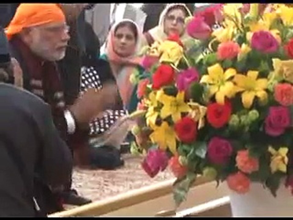 Modi Visits Gurudwara