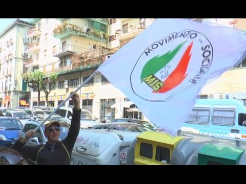 Napoli - Basta con Equitalia , protesta del Movimento Idea Sociale (16.04.15)