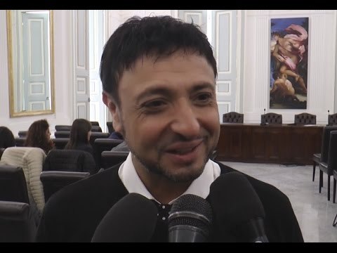 Napoli - Gigi Finizio racconta la sua musica in un instant book -1- (14.04.15)