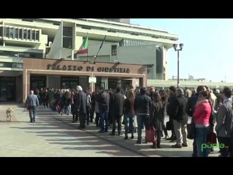 Napoli - Strage Milano, terzo giorno di code al Tribunale (15.04.15)