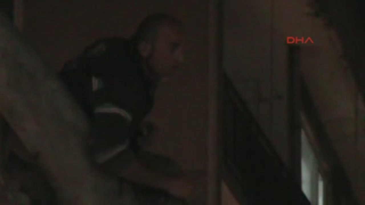 Bursa Ekmek Zammını Protesto İçin Çıktığı Ağaçtan Düşerek Yaralandı