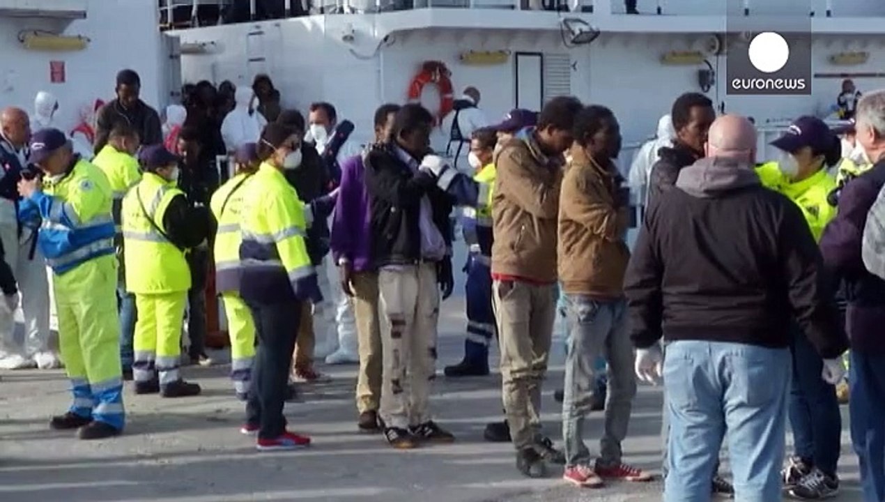 Ιταλία: Συλλήψεις μεταναστών που έριξαν συνεπιβ...