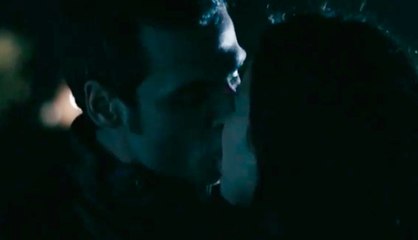 Amparo y Alex se besan - Sin Identidad