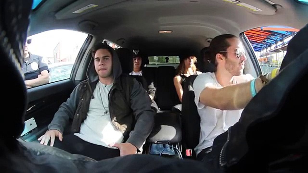 Ils piègent les policiers avec des cannettes de Coke (Coca Cola)