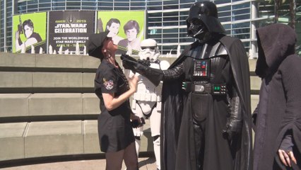 Un tout petit coin du voile levé sur "Episode 7" à la convention "Star Wars"