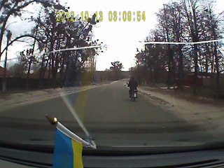 Пьяный велосипедист сбил скутериста