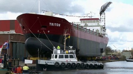Rederij in Hoogezand laat 90 meter lange Triton te water - RTV Noord