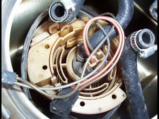 COMO CAMBIAR  LA BOMBA DE GASOLINA DE UN CHEVY
