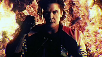 ▶ David Hasselhoff : True Survivor , le clip WTF avec Hitler et des dinos !
