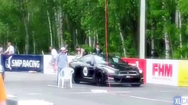 2014 Nissan GTR Vs Bugatti Veyron Super Sport Drag Race!