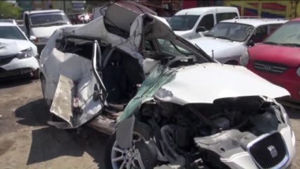 Üniversitelilerin Bulunduğu Otomobil Tıra Çarptı