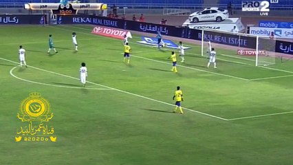 لقطه احتكاك ( ادريان مع حارس هجر ) في منطقه الجزاء الدقيقه 10