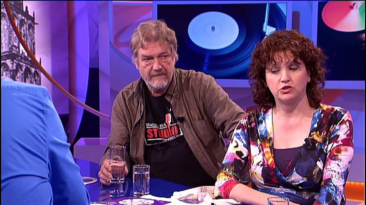 Lekker ouderwets plaatjes draaien tijdens Zwarte Zaterdag - RTV Noord