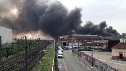 La Courneuve: coupure du RER B et de l'A86 après un incendie