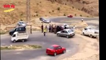 سيارة تسقط من أعلى الجبل بطريقة غير متوقعة !!! شاهد ماذا حدث
