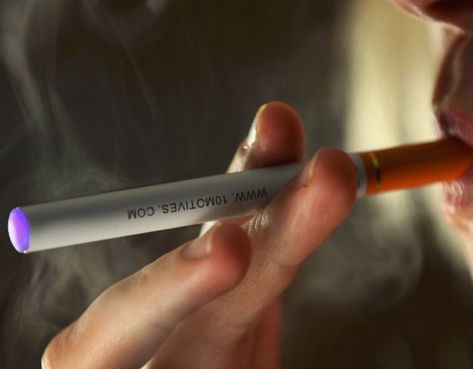 ¿Son los cigarrillos electrónicos realmente efectivos para dejar de fumar?