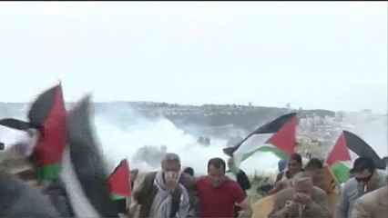 إصابة فلسطينيين بالرصاص خلال مسيرة سلمية