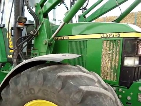 tractorfoto.tk- stro laden met de John Deere 6910S+John Deere 740A frontlader