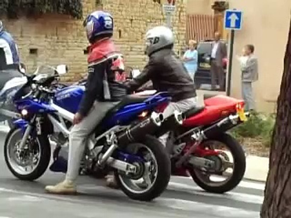 rupteur moto à un mariage