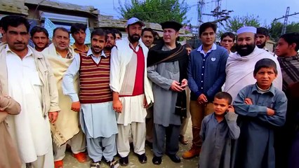 -Da Bajawar Gulona'' Bakhtiar Khattak &Shan Yousafzai HD Song