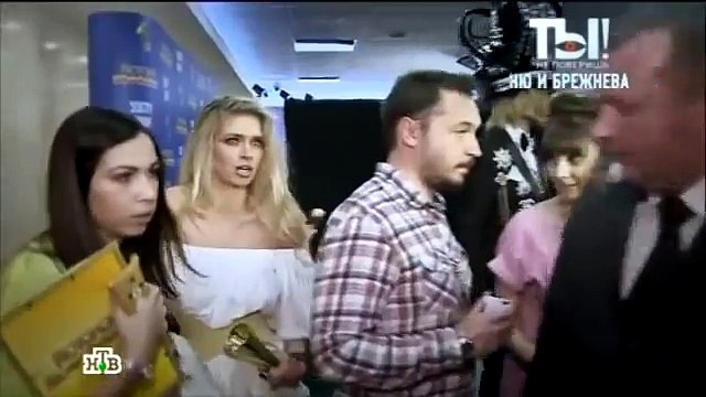 Вера Брежнева оголила грудь на глазах у изумленной публики