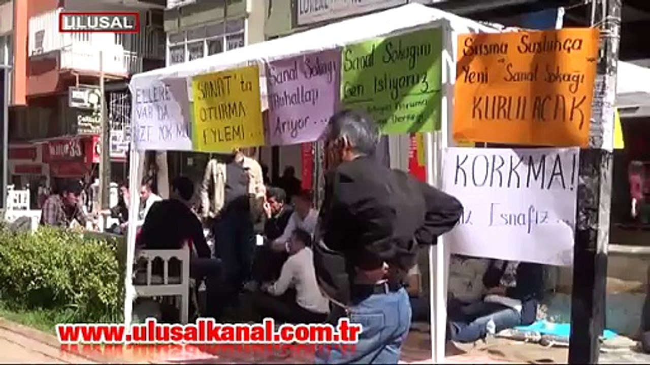 HDP'li belediye Diyarbakır'da Sanat Sokağı'nı yıktı, esnaf sessiz oturma eylemi başlattı