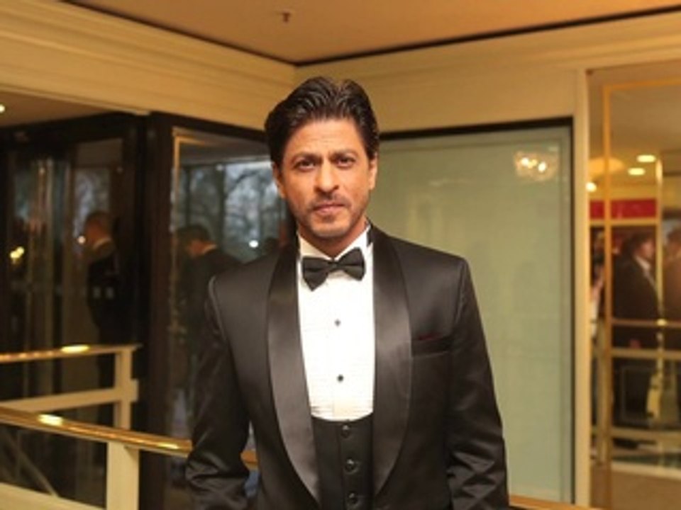 Watch Shah Rukhs ROCKING PARTY with Zayn Malik at Asian Awards