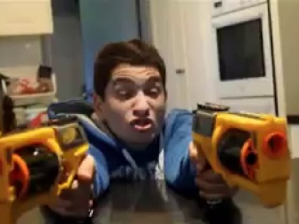 Bataille aux pistolets Nerf qui dérape