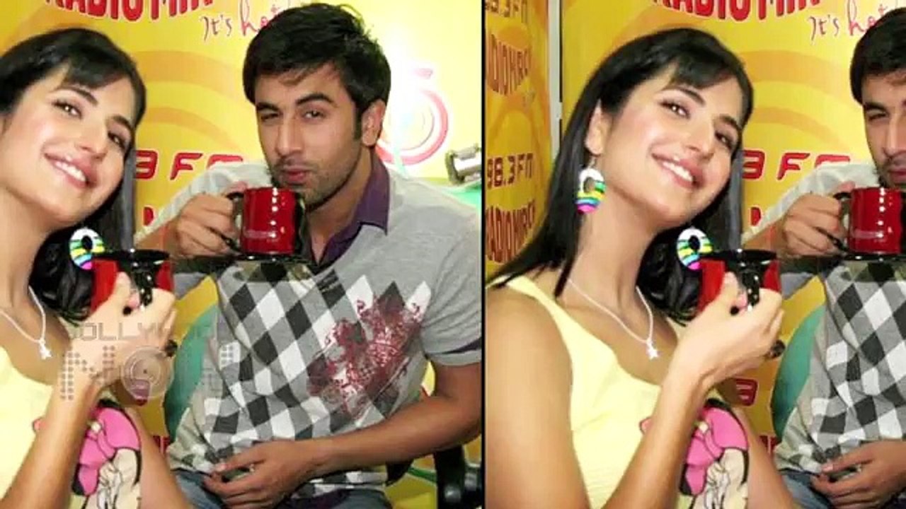 (VIDEO)! Katrina Kaif Dinner DATE With Ranbir & Family   Watch N o w  HD