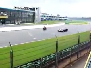 Ferrari VS Bike Aprilia 2012 at Track