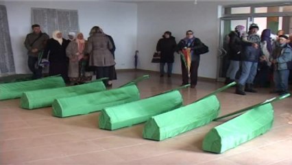 Bosna Savaşı'nda Katledilen 5 Boşnak'ın Cenazesi Toprağa Verildi