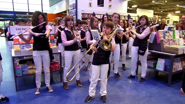 Guk euskaraz - BAND'A LEO JUNIOR