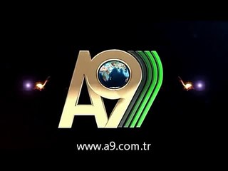 Banyoda yıkanan minik tavşan