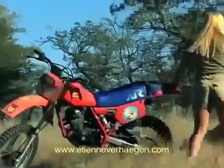 Çita Ve Aslana Kafa Tutan Kadın