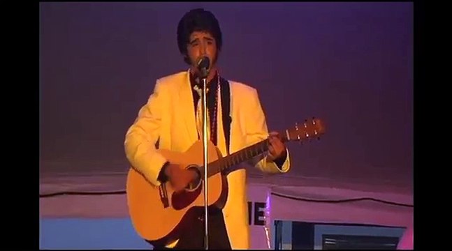 Josh Davis sings 'Guitar Man' at Elvis Week (video)
