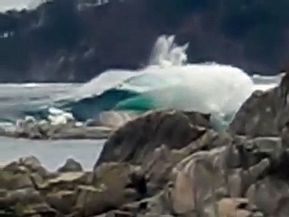 JAPAN TSUNAMI GIANT WAVE MARCH 2011 / 2011年3月日本津波巨大な波