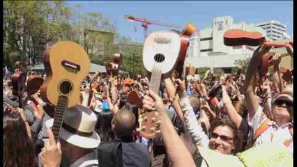 Más de mil personas intentan romper récord Guinness de grupo de ukelele