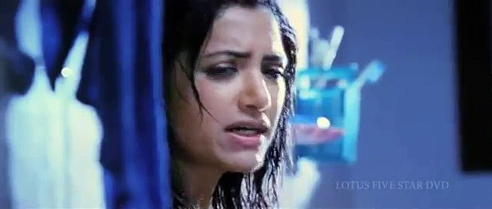 Mamta Mohandas Hot Scene After Bath From Thadaiyara Thaakka