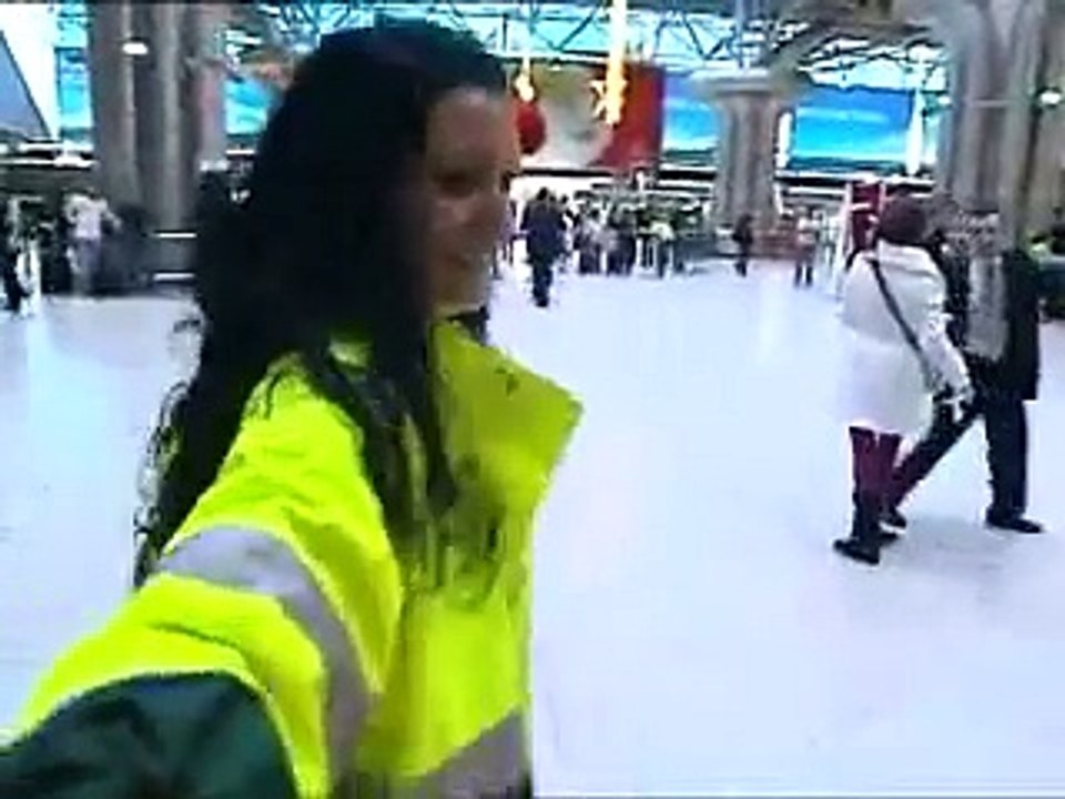 Lisbon Airport & TAP Celebrate Chritmas Flash Mob Style... And It's AWESOME!