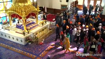 Watch- Cameron visits Sikh temple