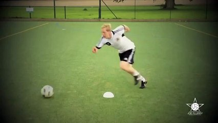 Learn How To Do The Ronaldinho & Ronaldo 1v1 Move Football Soccer Tutorial