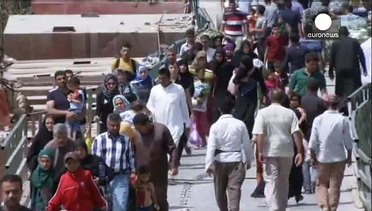 Irak: Tausende fliehen aus Ramadi - Armee erobert offenbar Ölraffinerie zurück