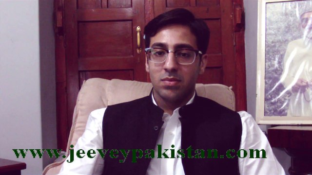 Hamza Nasir Iqbal of Chalianwala (M.B.Din) talking with Naveed Farooqi of Jeevey Pakistan News.